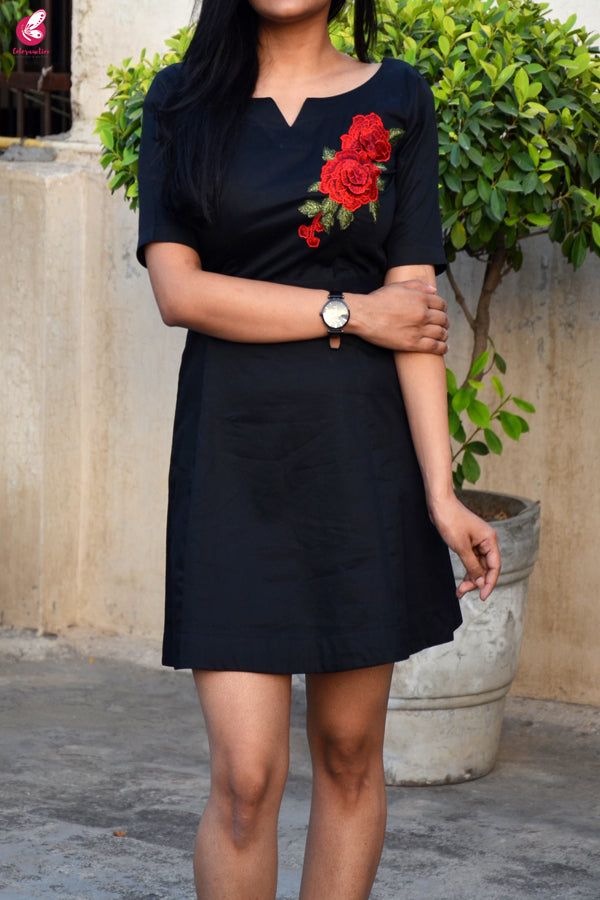 Black Short Panels Half Sleeves Dress