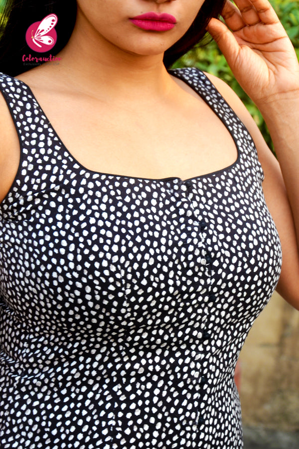 Black &amp; White Printed Rayon Sleeveless Front Slit Kurti