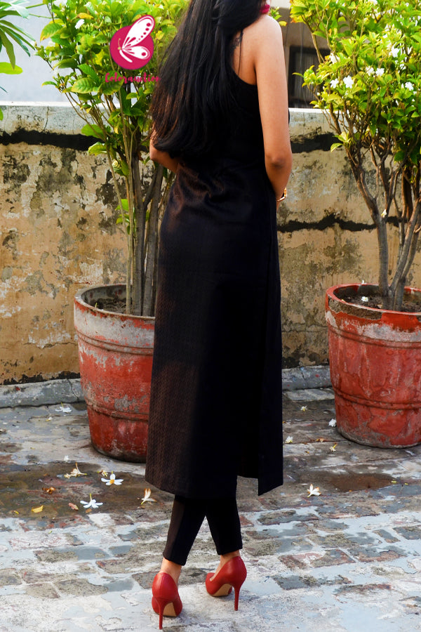 Blacki Dobby Sleeveless Straight Kurti