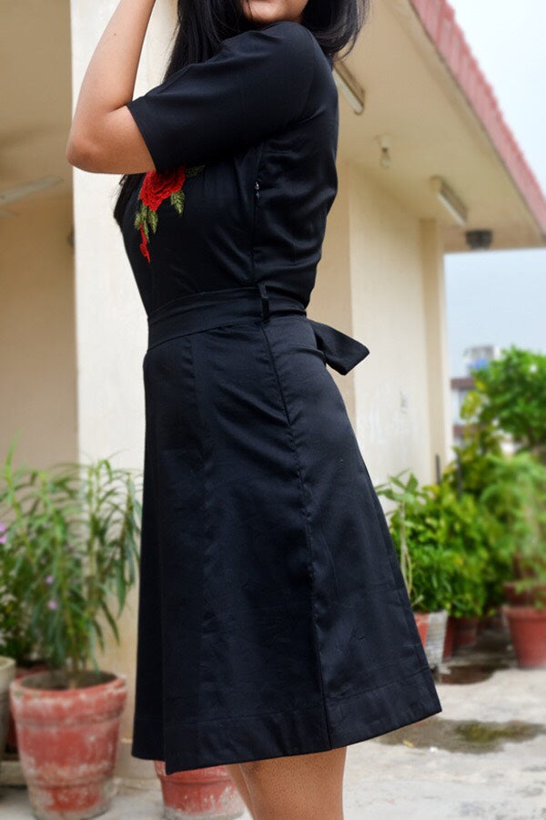 Black Short Panels Half Sleeves Dress