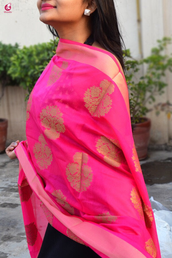 Magenta Chanderi Zari Woven Duptta