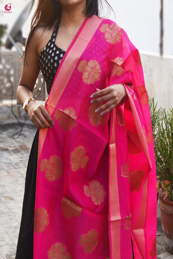 Magenta Chanderi Zari Woven Duptta