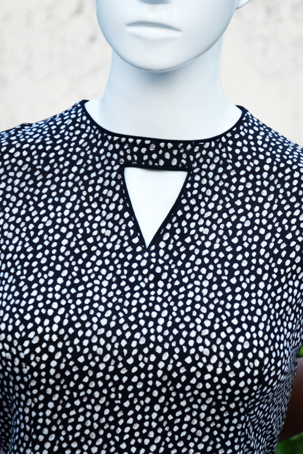 Black &amp; White Rayon Cold Shoulder Half Sleeves Front Keyhole Kurti